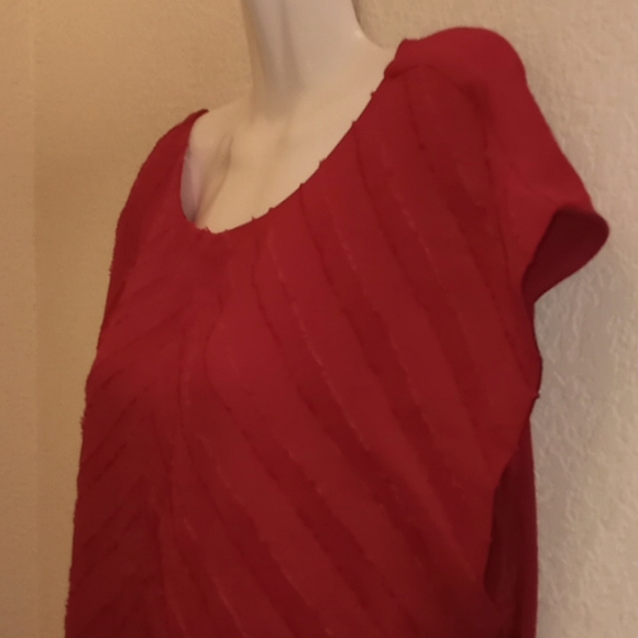 Vince Camuto Tropical Red Top - Picture 3 of 12